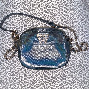 Kelly Wynne Crossbody